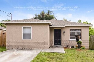 2001 E Giddens Ave in Tampa, FL - Building Photo