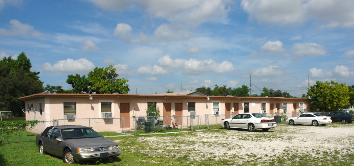 4404 SW 22nd St in Hollywood, FL - Building Photo