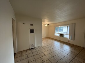 207 S Lillie Ave, Unit 5 in Fullerton, CA - Building Photo - Building Photo