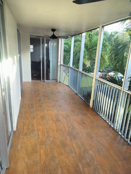 1690 NE 191st St, Unit 302 in North Miami Beach, FL - Foto de edificio
