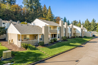 Water's Edge Apartments in Vancouver, WA - Building Photo - Primary Photo