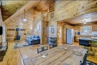 9947 Doublehead Gap Rd in Blue Ridge, GA - Building Photo - Building Photo