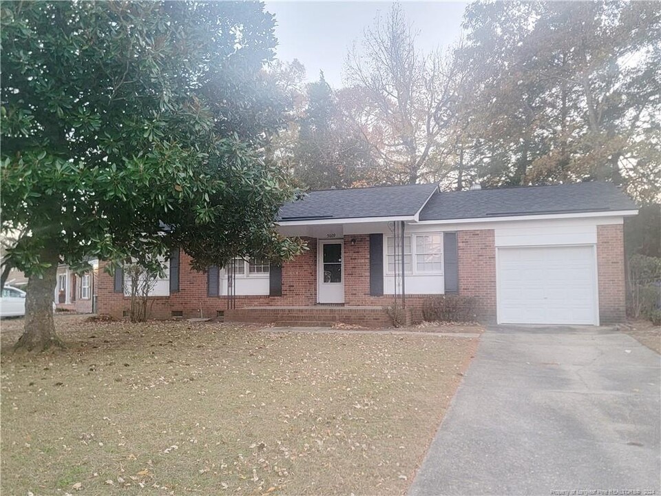 5609 Carson Dr in Fayetteville, NC - Building Photo