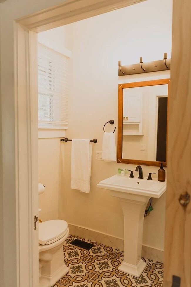 1318 Trinity St in Redding, CA - Building Photo - Building Photo