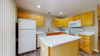 670 Emerald Cove Dr in Charlotte, NC - Building Photo - Building Photo