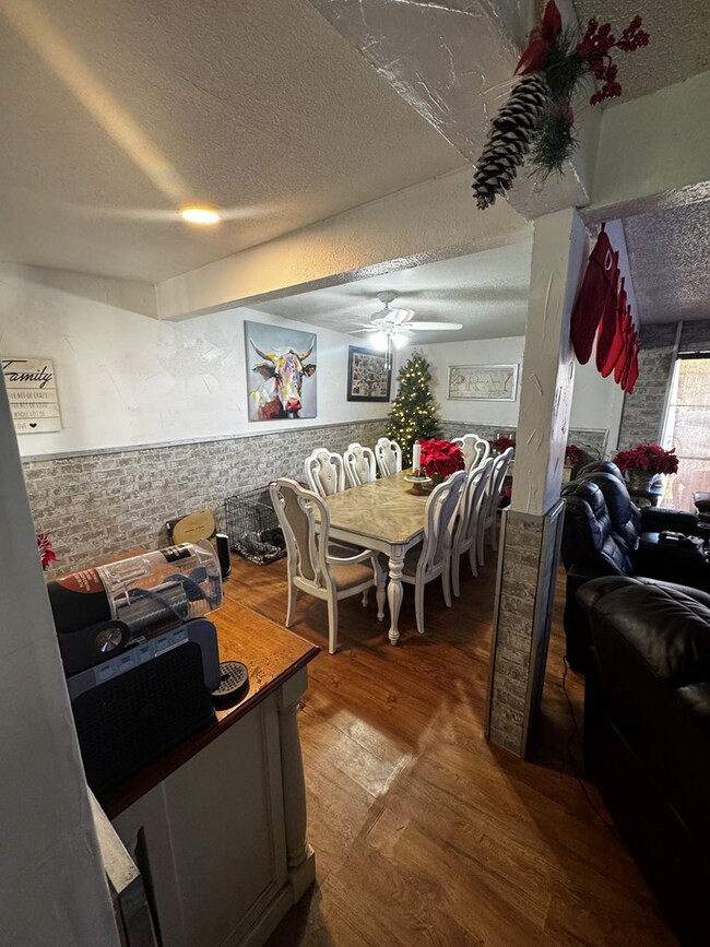 908 NE Bronstad Dr in Andrews, TX - Building Photo - Building Photo