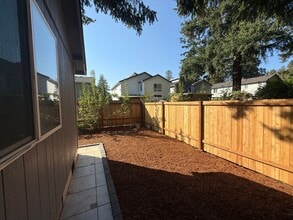 13843 SE Martins St in Portland, OR - Building Photo - Building Photo
