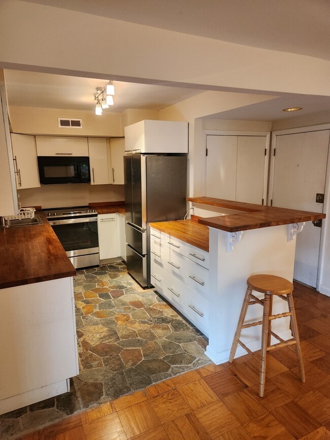 property at 22 Cross Keys Rd