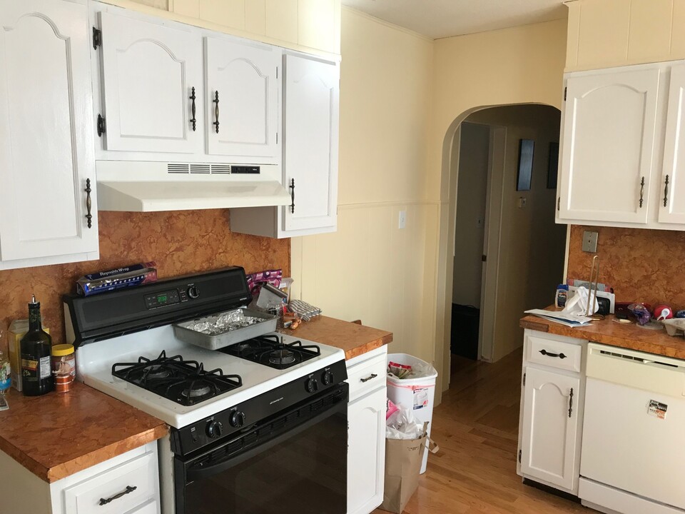 27 Cameron Ave, Unit 1B in Somerville, MA - Building Photo