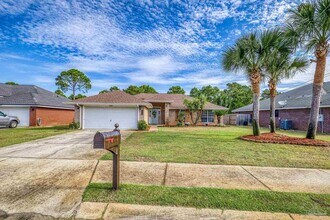 8092 Hartington Dr in Navarre, FL - Building Photo - Building Photo
