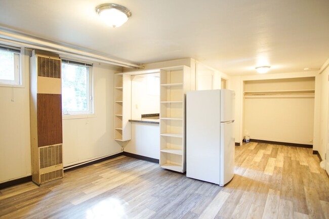 4937 S Corbett Ave in Portland, OR - Building Photo - Building Photo