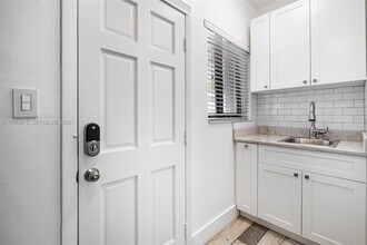 180 SW 63rd Ave in Miami, FL - Building Photo - Building Photo