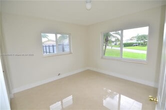 10820 SW 126th St in Miami, FL - Building Photo - Building Photo