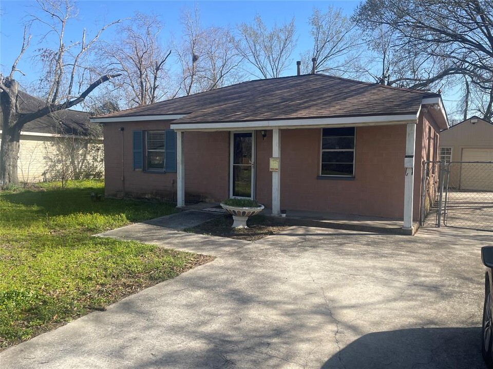 10714 La Crosse St in Houston, TX - Building Photo