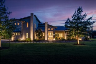 8700 Bellancia Dr in Austin, TX - Foto de edificio - Building Photo