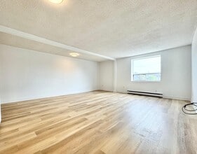 92 Nickel St in Port Colborne, ON - Building Photo - Building Photo