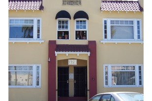 328 W 8th St in Long Beach, CA - Building Photo
