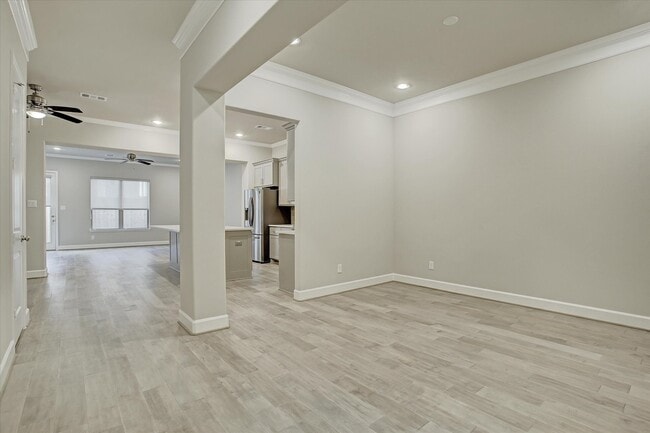 property at 909 Rhode Pl