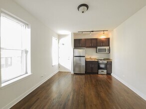 1900 N Lincoln Ave, Unit 1912-302 in Chicago, IL - Building Photo - Building Photo