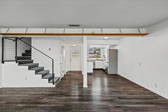 1304 Mariposa Dr in Austin, TX - Building Photo - Building Photo