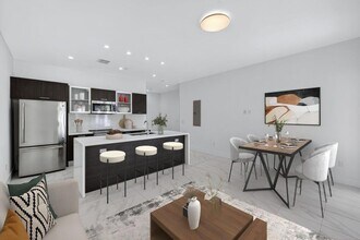 1044 NE 18th Ave, Unit 203 in Fort Lauderdale, FL - Foto de edificio - Building Photo