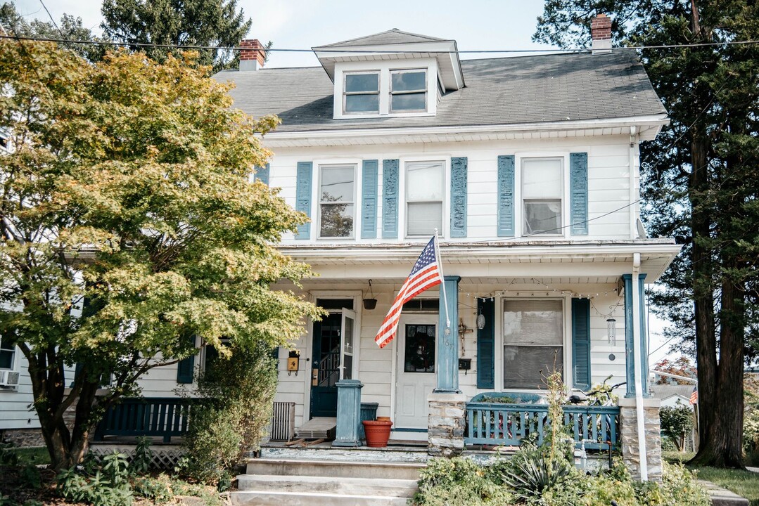 165 S Hanover St in Hummelstown, PA - Foto de edificio