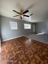 8095 Lourdes Dr W in Jacksonville, FL - Building Photo - Building Photo