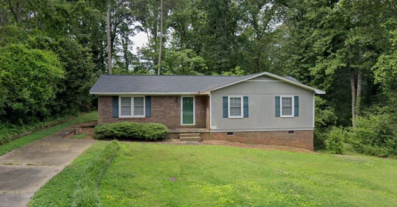 1431 Hiawassee Dr in Seneca, SC - Building Photo