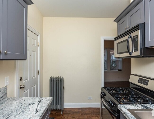4820 W Hutchinson St in Chicago, IL - Building Photo - Building Photo