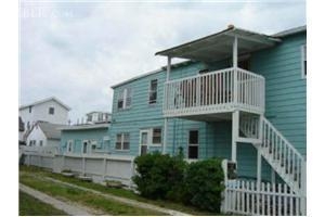 136 W Baker Ave in Wildwood, NJ - Building Photo