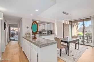 7401 N Scottsdale Rd, Unit 5 in Paradise Valley, AZ - Building Photo - Building Photo