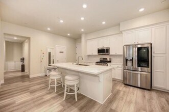 1661 Spring St in Davis, CA - Building Photo - Building Photo