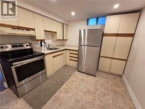 696 Penny Ln in Burlington, ON - Building Photo - Building Photo
