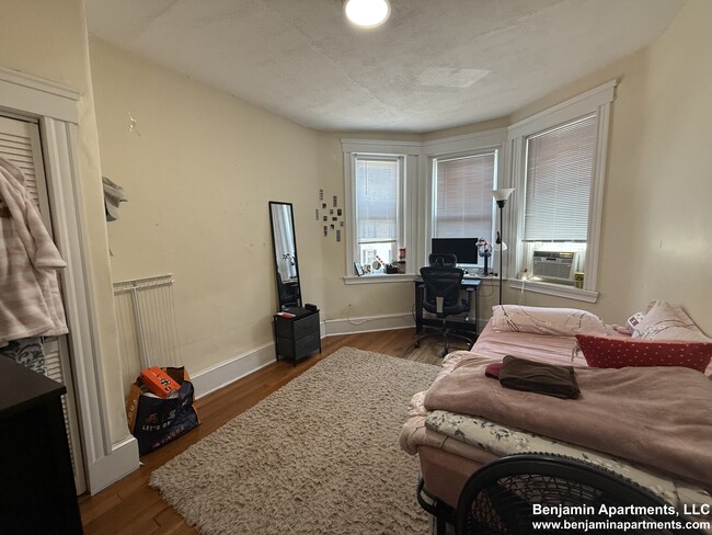 property at 895 Huntington Ave