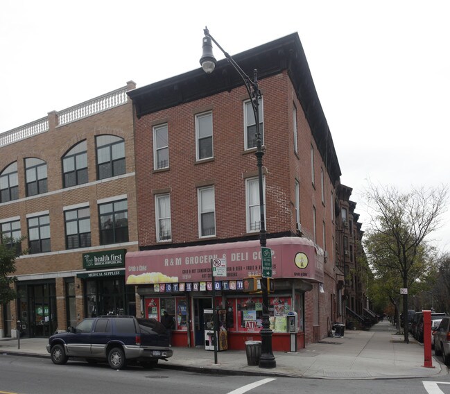 320 Myrtle Ave in Brooklyn, NY - Foto de edificio - Building Photo