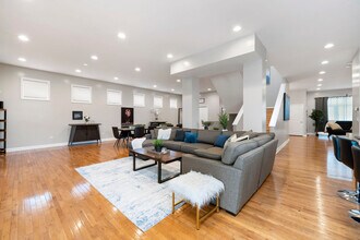 2630 S Throop St in Chicago, IL - Building Photo - Building Photo