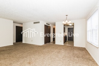 8615 Baton Rouge Dr in Huber Heights, OH - Building Photo - Building Photo