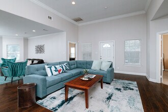 3014 Falls Dr in Dallas, TX - Building Photo - Building Photo