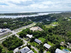 9504 Saturn Ave in Hobe Sound, FL - Building Photo