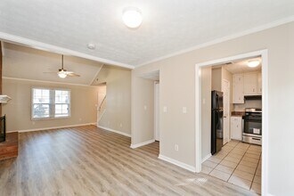 2624 Country Trce SE, Unit B in Conyers, GA - Building Photo - Building Photo