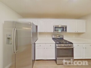 1332 Waterlily Lane in Charlotte, NC - Foto de edificio - Building Photo