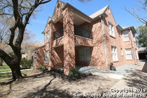 131 E Ridgewood Ct in San Antonio, TX - Building Photo - Building Photo