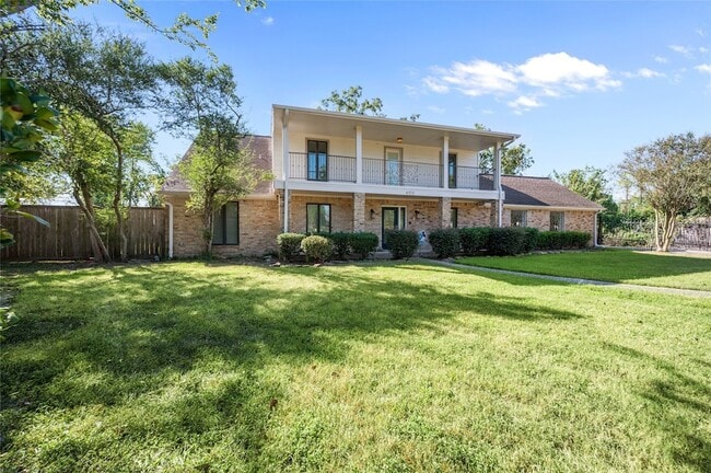 4702 Bayou Vista Dr, Unit 20-104 in Houston, TX - Building Photo - Building Photo