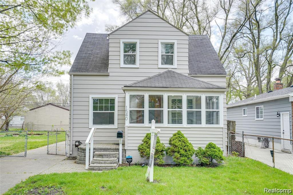 1540 E Madge Ave in Hazel Park, MI - Building Photo