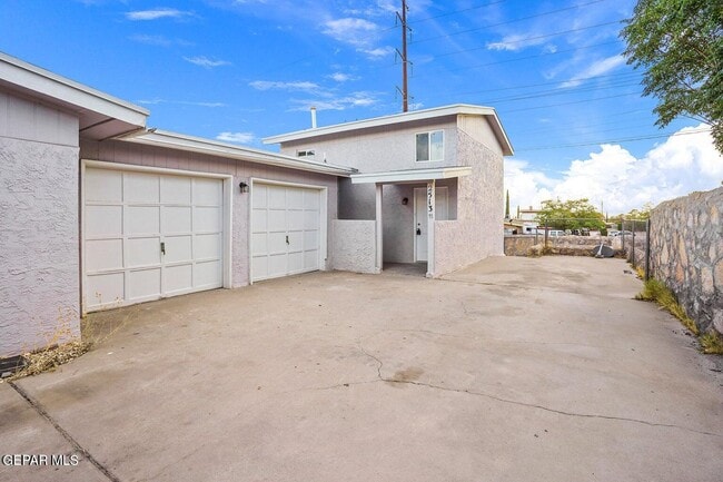 property at 2513 Red Sails Dr