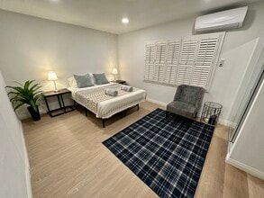 3030 Plaza St, Unit 3030 Plaza Str Studio B in Las Vegas, NV - Foto de edificio - Building Photo