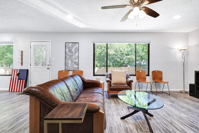 6807 Skynook Dr in Austin, TX - Building Photo - Building Photo