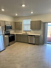 493 NE 12th St in Florida City, FL - Foto de edificio - Building Photo