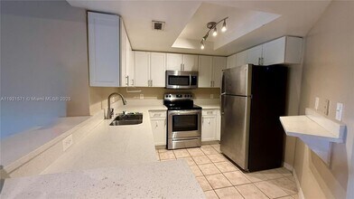 4177 N Haverhill Rd, Unit 814 in West Palm Beach, FL - Building Photo - Building Photo