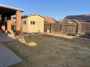 109 Augusta St in Bakersfield, CA - Foto de edificio - Building Photo